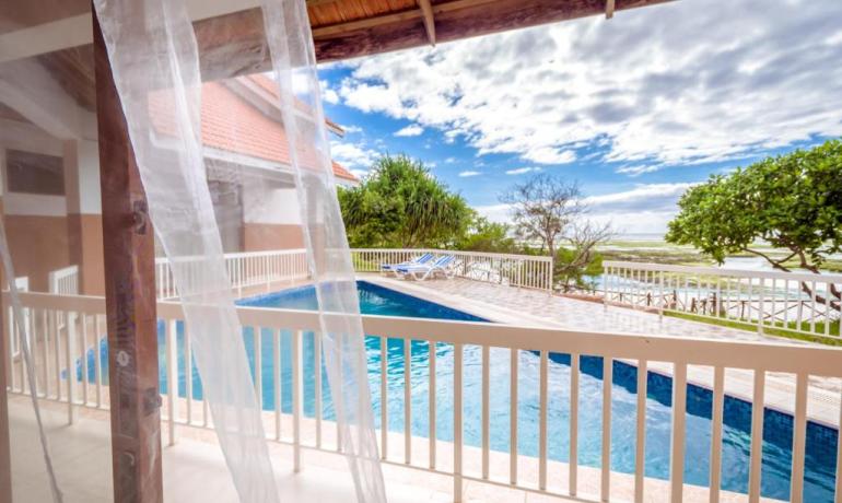 Duplex Pool View Room