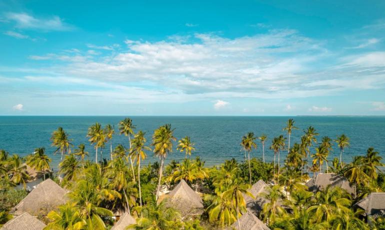 Deluxe Family, King and Twin Bed, Front Ocean View