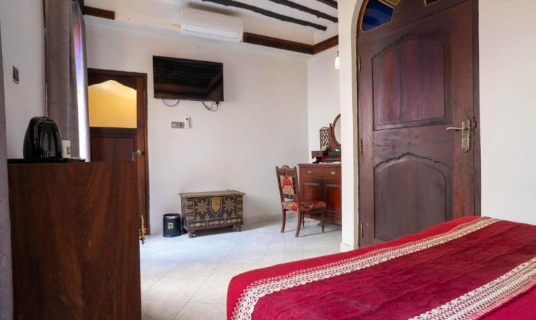 Single Room with Pool View