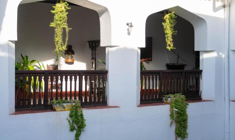 Dhow Palace Hotel