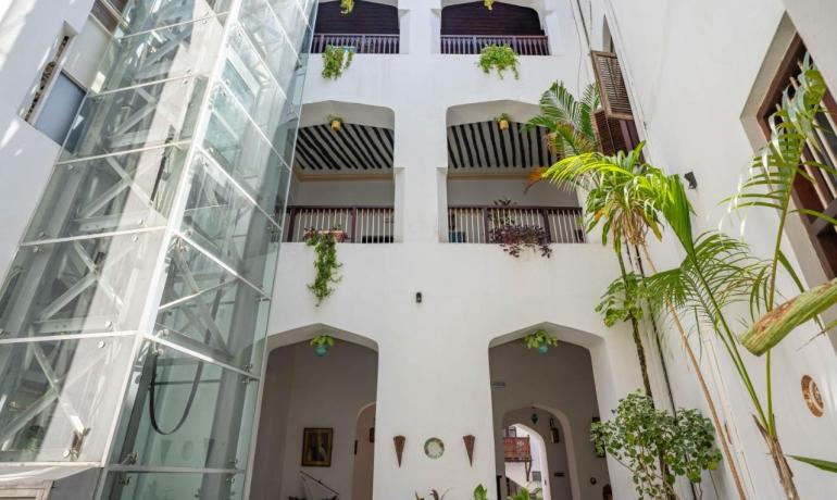 Dhow Palace Hotel