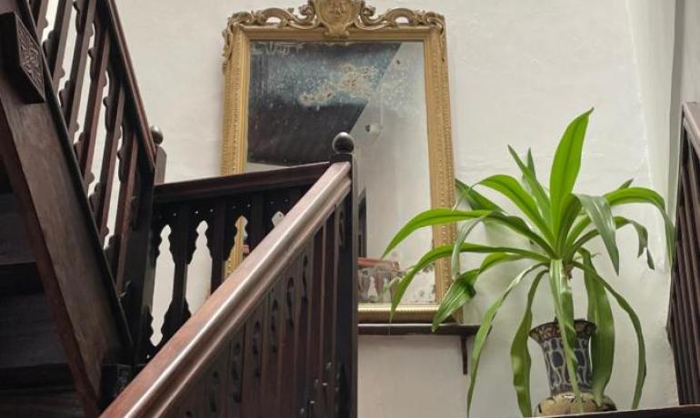 Dhow Palace Hotel