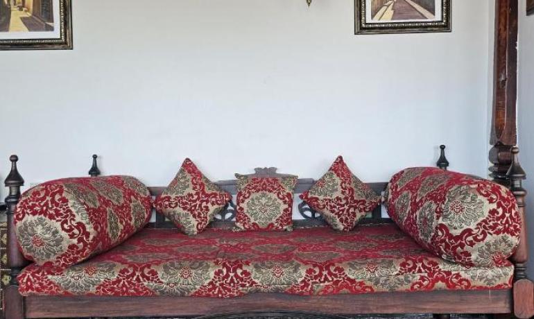 Dhow Palace Hotel