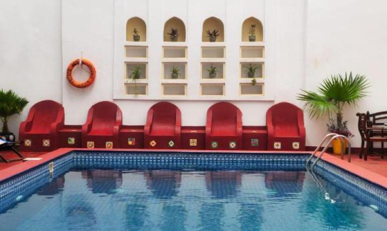 Dhow Palace Hotel