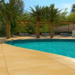 Premium Deluxe Swim Up and Pool View Room
