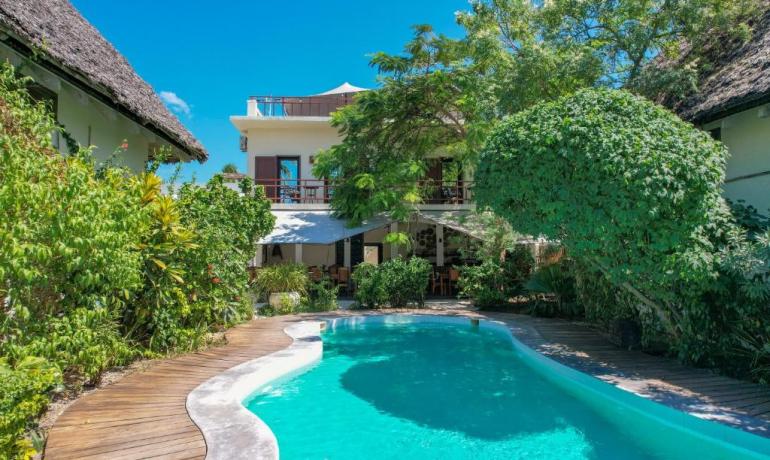 Deluxe One-Bedroom Apartment with Sea View
