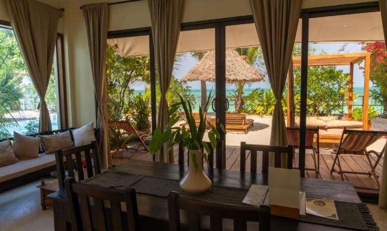 Three-Bedroom Deluxe Villa with Sea View