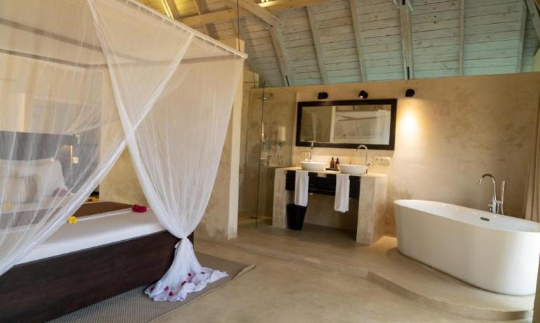 Three-Bedroom Deluxe Villa with Sea View
