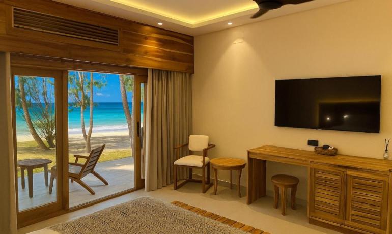 Deluxe, King or Twin Bed, Front Ocean View