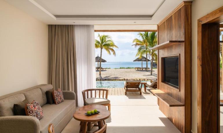 Double Executive Suite Swim Up Ocean Front