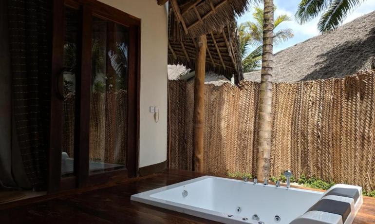 Honeymoon Jacuzzi Suite
