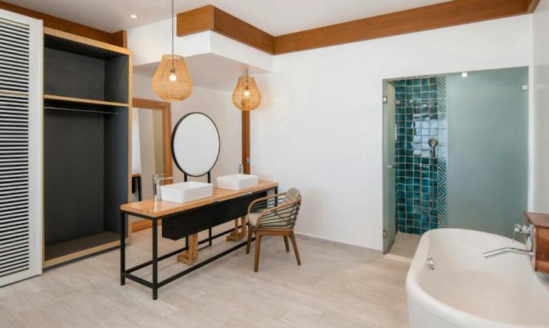 Zulu Deluxe Ocean Front, 1 King