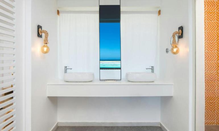 Karibu Villa,1 Bedroom Villa,1 King,Ocean View with Balcony