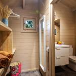 Apartment with Pool View