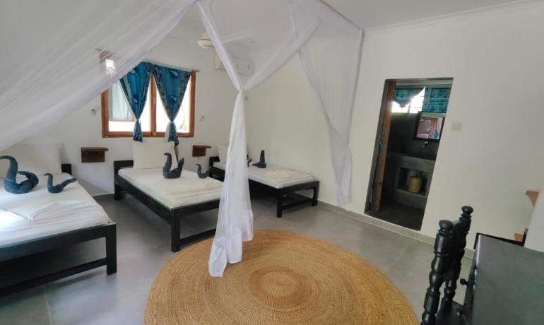 KINGSIZE TRIPLE BUNGALOW