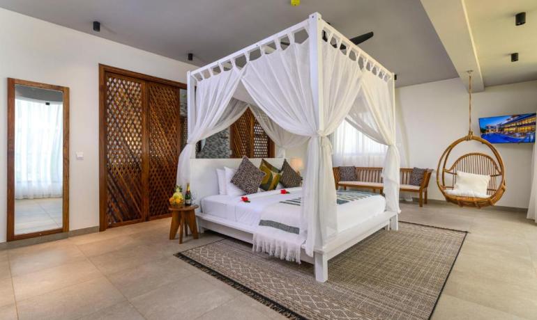 Suite with Infinity pool