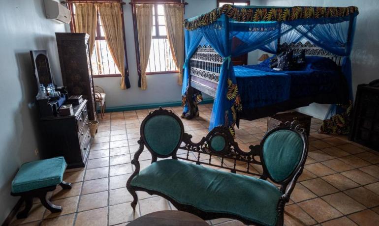 Honeymoon Suite